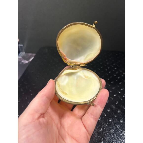 Clam Shell Trinket Box - Picture 4 of 5